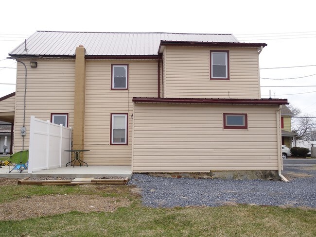 Building Photo - 211 E 28th Division Hwy