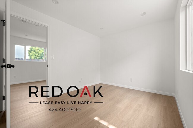 Foto del edificio - One Bedroom With Tons of Natural Lights, S...