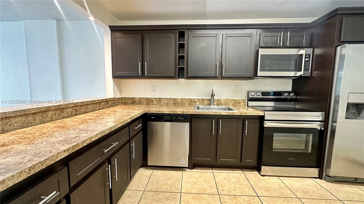 Foto principal - 1465 NE 123rd St