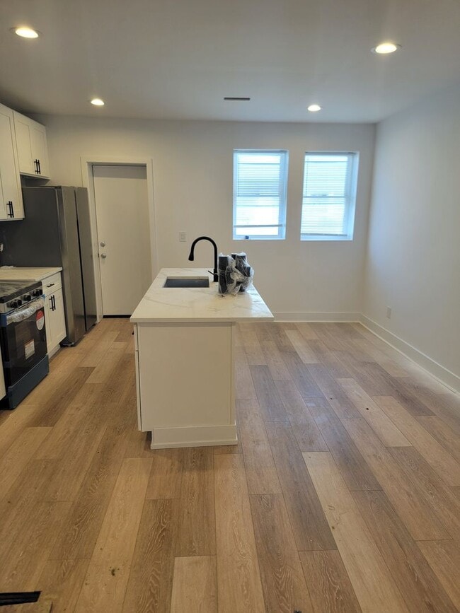 Fully beautiful rehab 4 bed 2.5 bath secti... - Fully beautiful rehab 4 bed 2.5 bath secti... House