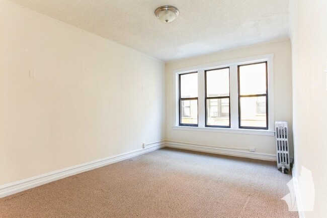 Building Photo - 1530 N Kedzie Ave