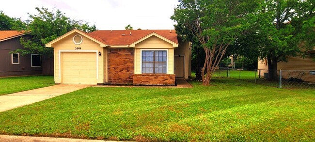 Foto del edificio - 2604 Woodlands Dr