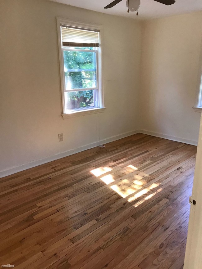 Building Photo - 2215 Hecker Ave
