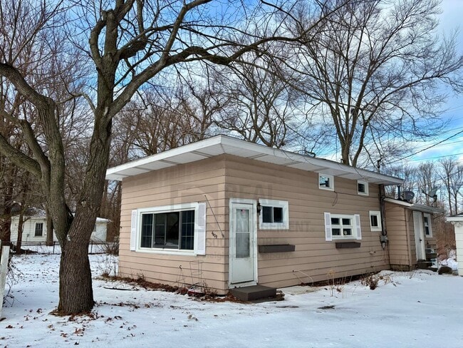 Building Photo - Remodeled 2bed/1bath: Where Charm Meets Chic