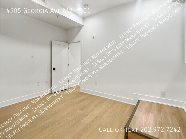 Foto del edificio - 4905 Georgia Ave NW