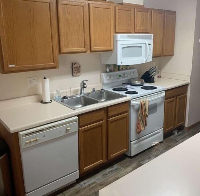 Building Photo - $1,495 | 2 Bedroom, 2.5 Bathroom Multi Flo...