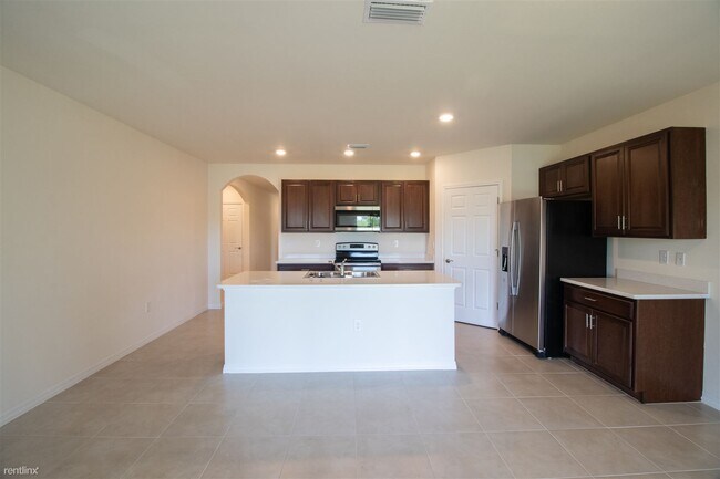 Building Photo - 4 br, 2 bath House - 504 Northeast 4th Place