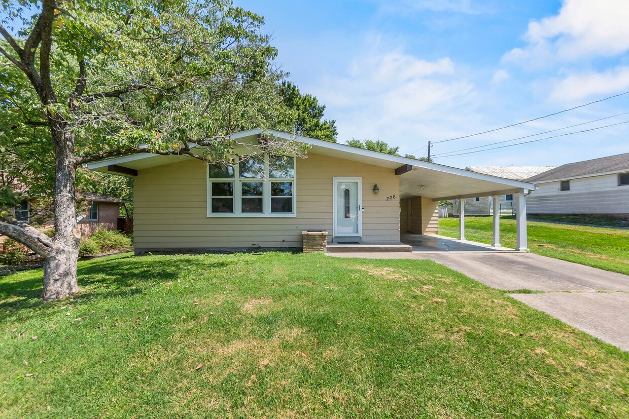 Primary Photo - House For Rent in Jackson