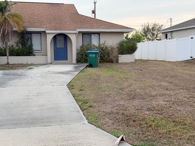 Photo - 2 Bed/1 bath Centrally Located~ Townhome