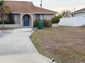 Building Photo - 1714 SW 15th Pl