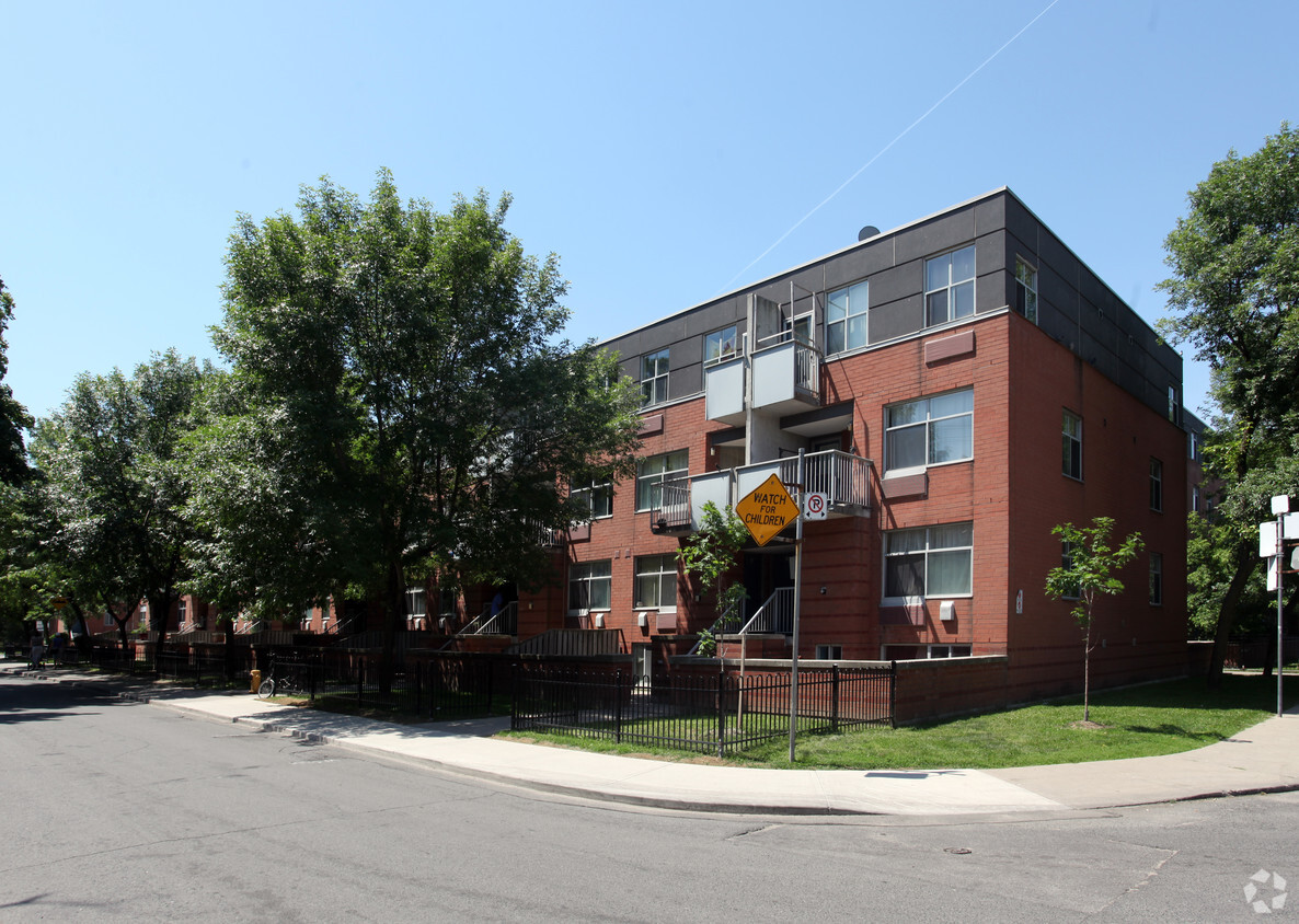 Primary Photo - 11 Randolph Ave
