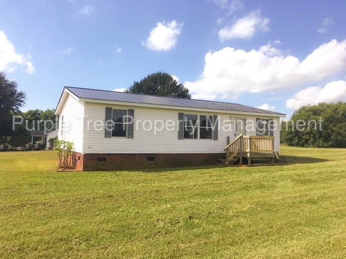 Primary Photo - Newly Renovated & Spacious 3 Bedroom