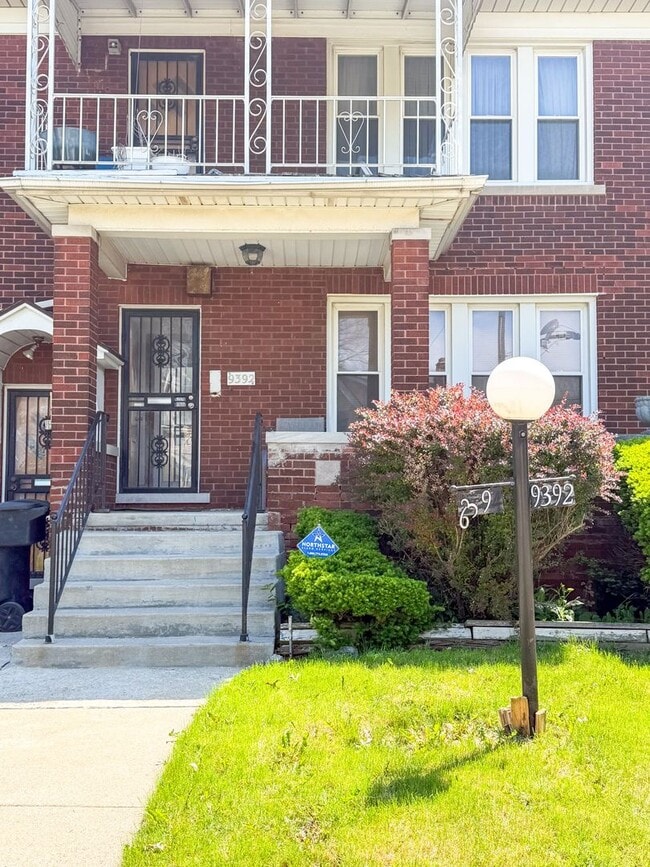Building Photo - 9392 Woodside St