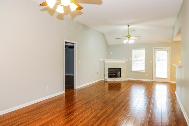 Foto del edificio - 2415 N Forest Hill Irene Rd