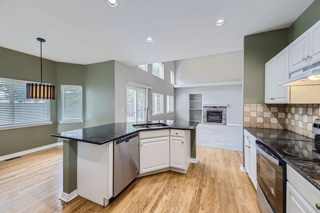 Building Photo - Excellent 4 bed/3 bath Property Near Broom...