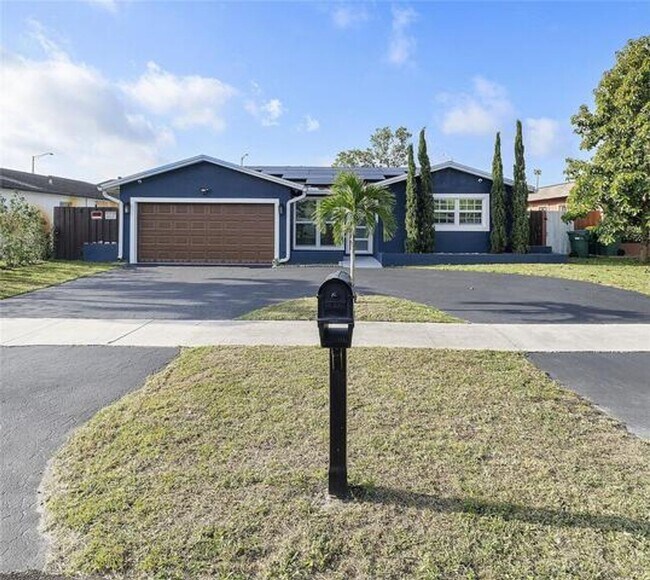Foto del edificio - 5820 NW 56th Pl
