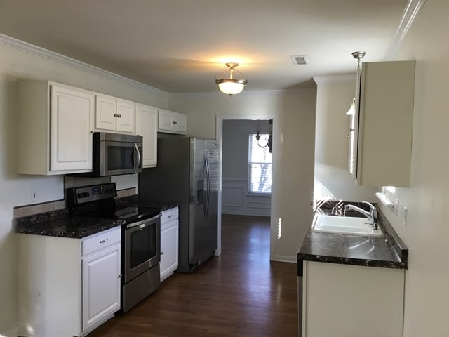 Foto del edificio - 1813 Day Lily Ln