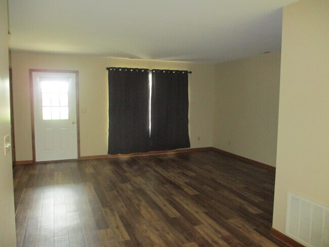 Foto del edificio - NEW LISTING! 2 Bedroom Duplex in Albion!!!