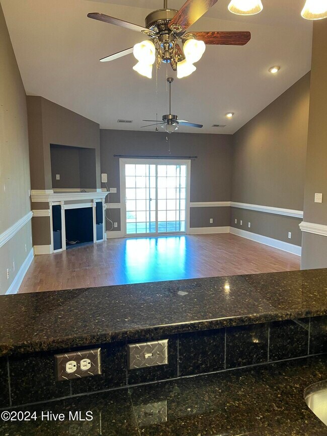 Building Photo - 2300 Dovedale Dr