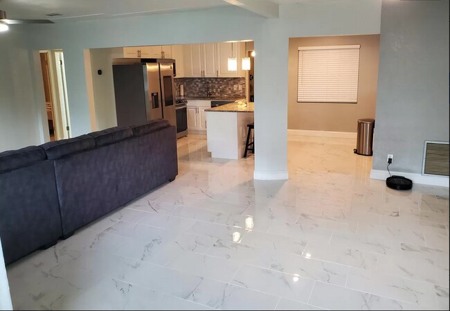 Foto del edificio - 554 81st Ave N