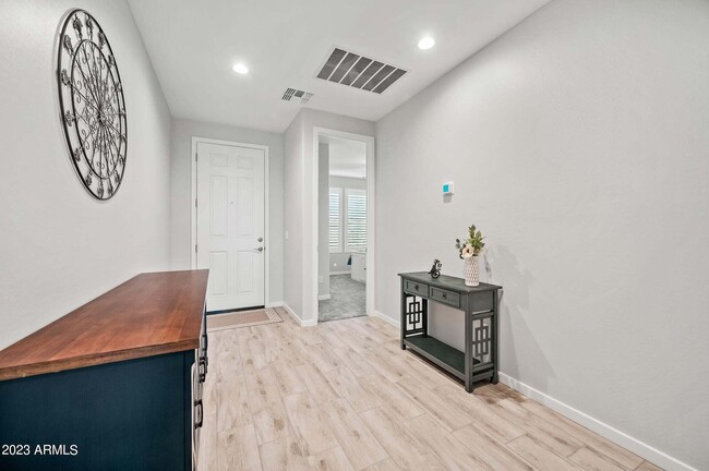 Foto del edificio - 17871 W Straight Arrow Ln