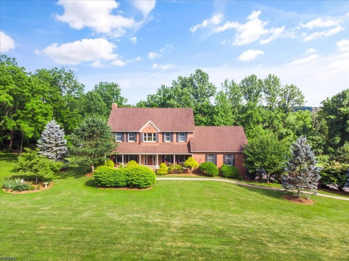 8 Poppys Ct, Columbia, NJ 07832 House Rental in Columbia, NJ