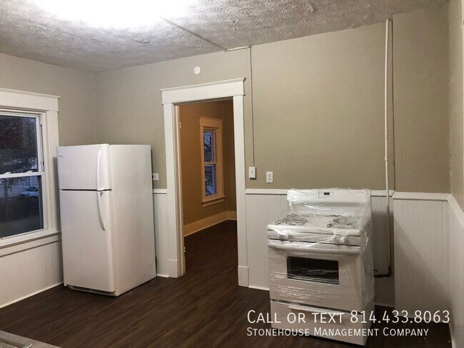 Foto del edificio - Clean 2nd floor 2 bedroom apartment with n...