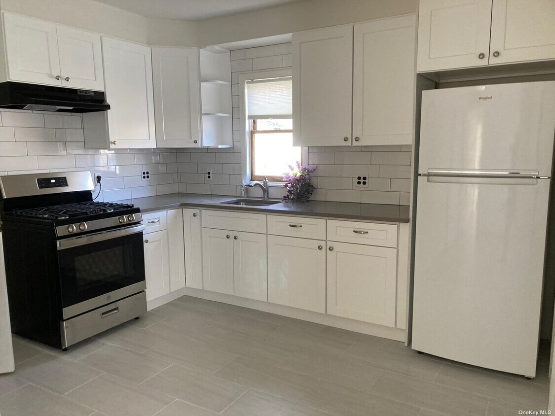 Primary Photo - 137 Pilgrim Pl