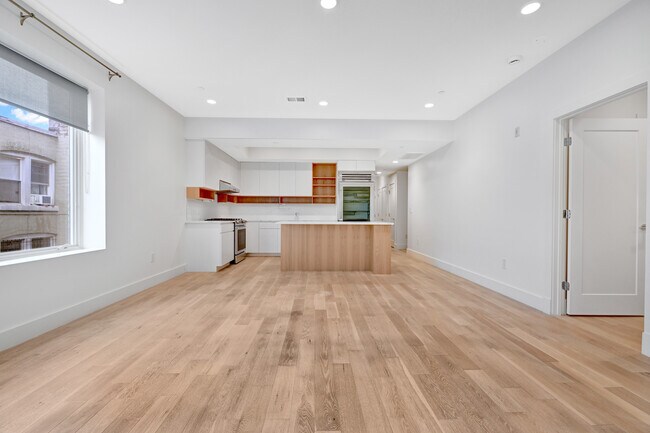 Foto del edificio - 3541 11th St NW