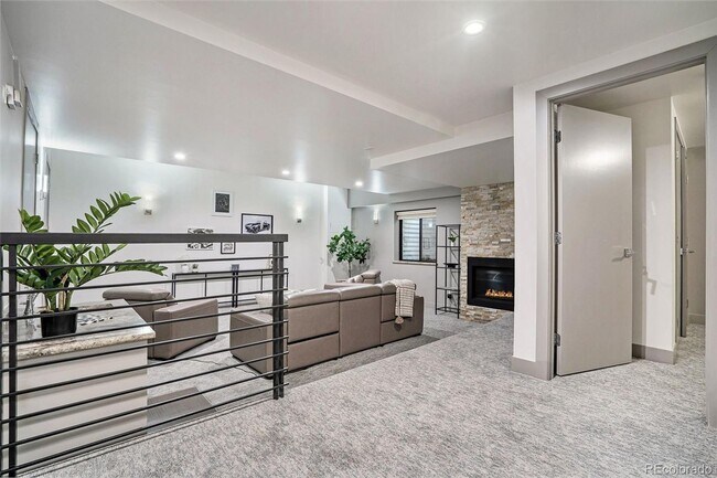 Foto del edificio - Truly one-of-a-kind in the Highlands home for rent 4 bed 4 bath home