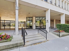 Building Photo - 1401 E 55th St