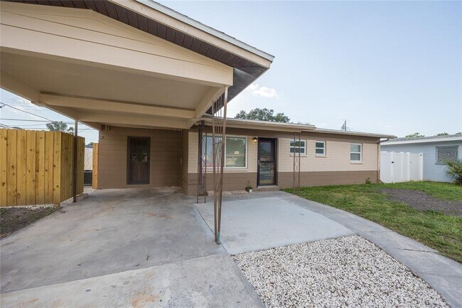 Foto del edificio - 10720 110th Ln N