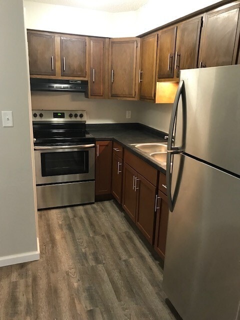 Primary Photo - Cute Renovated 1 Bedroom Apartment with Patio