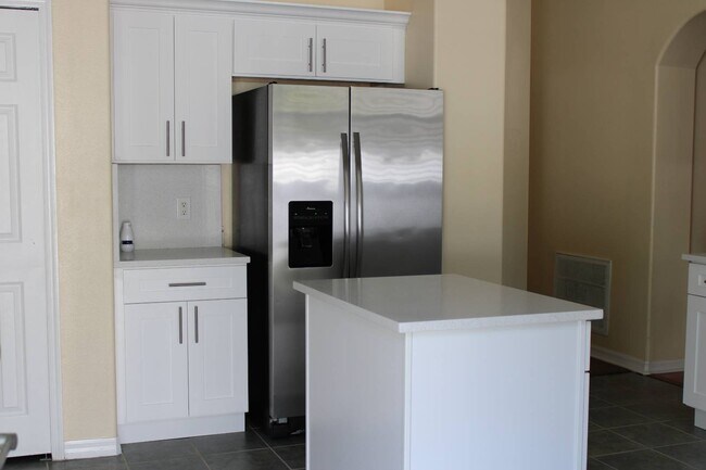 Foto del edificio - 353 Heather Hills Dr