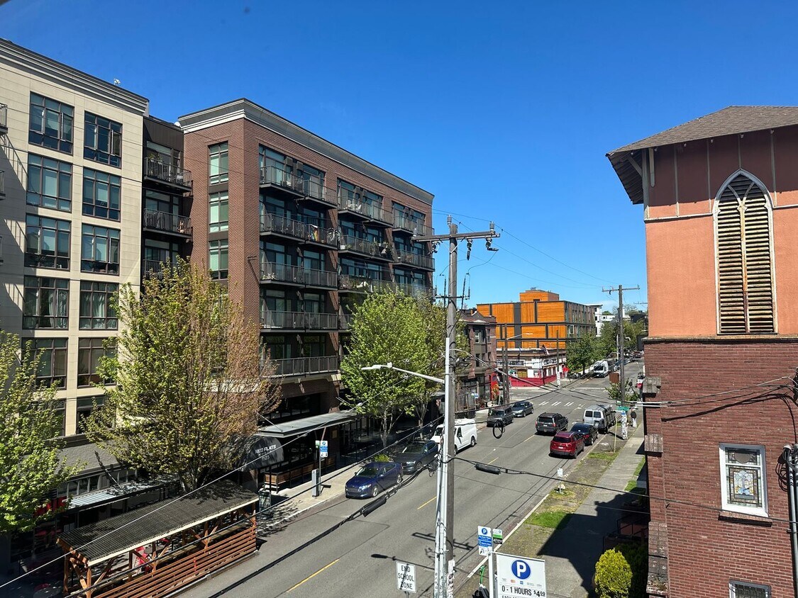 Primary Photo - $3,200 / 1700ft2 - Prime Office Space for ...