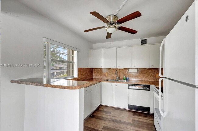 Building Photo - 801 SW 133rd Terrace