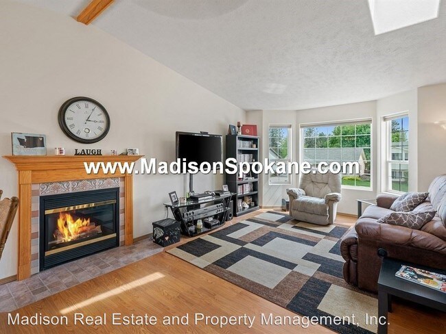 Building Photo - 4 br, 3 bath House - 3005 E. 33rd Ave.
