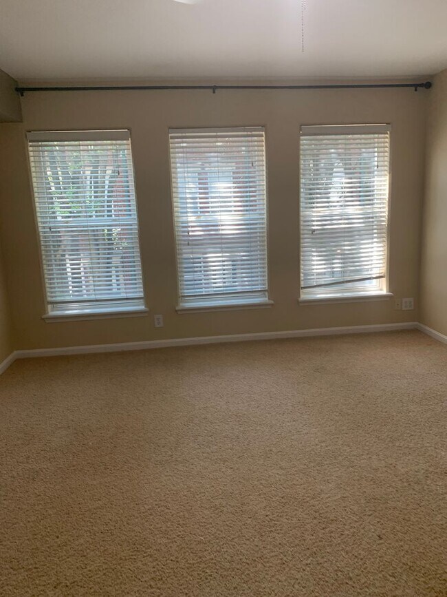 Foto del edificio - Highlands Spacious 2 bedroom/2.5 bath  condo