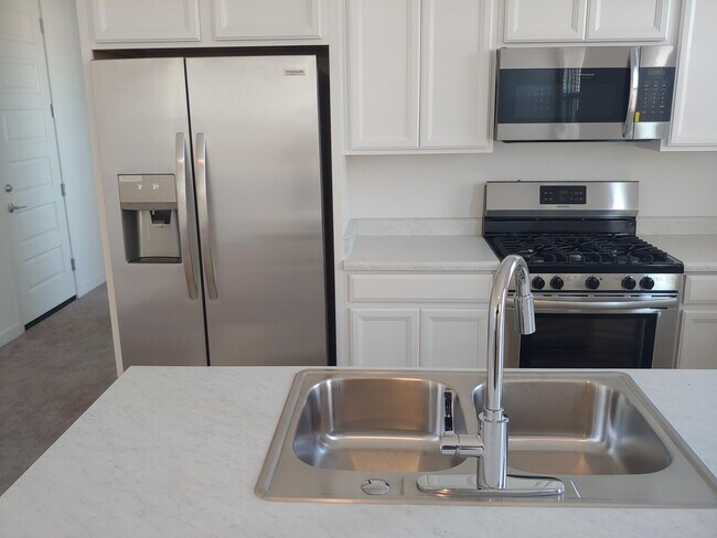 Building Photo - 4019 S 96th Dr
