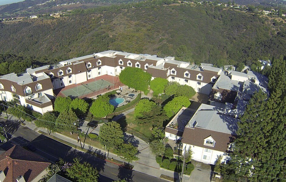 Primary Photo - 2385 Roscomare Rd
