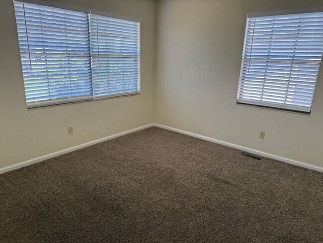 Building Photo - PORTLAND TOWNHOMES