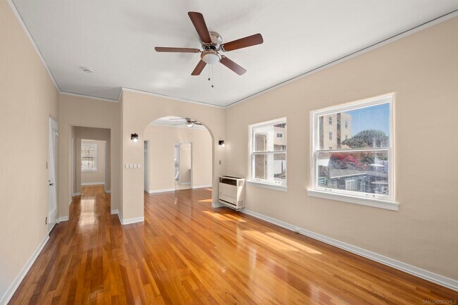 Foto del edificio - 345 W Juniper St