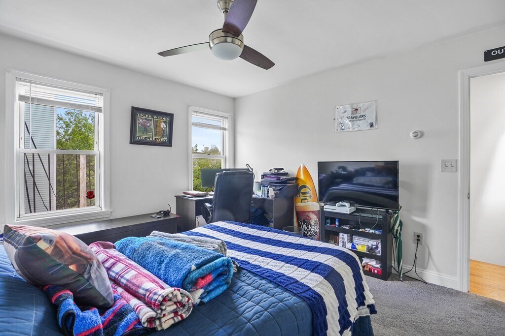 Foto principal - 140 D St