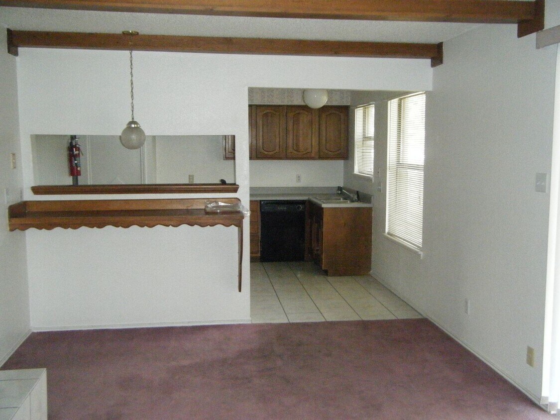 Foto principal - 3 br, 1.5 bath House - 704 Three Cross