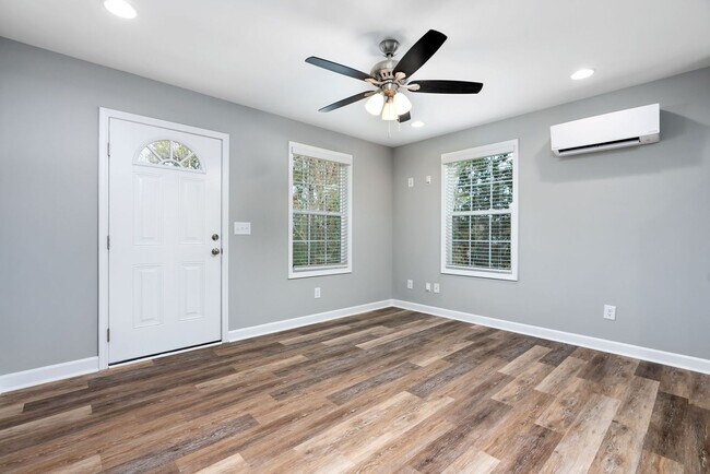 Foto del edificio - Charming Cottage in Auburn!