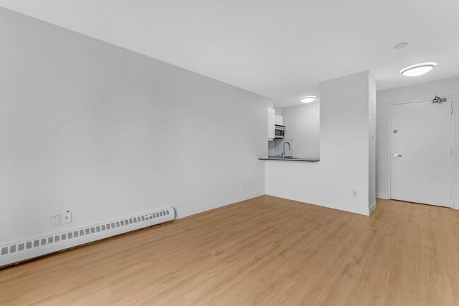 Building Photo - 145 York St