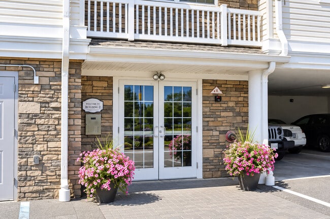 Building Photo - Riverview Court