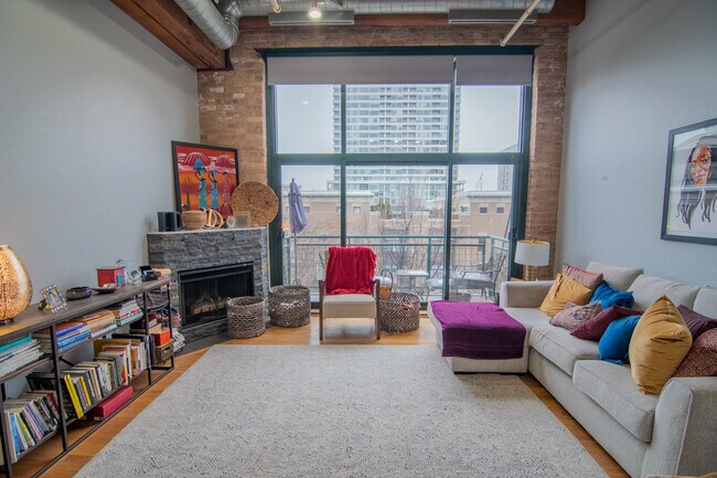 Foto del edificio - 1727 S Indiana Ave