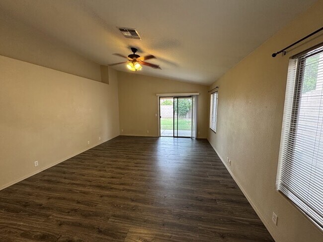 Foto del edificio - Arrowhead 3/2 with Garage