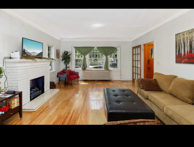Foto del edificio - 1121 Goodrich Ave